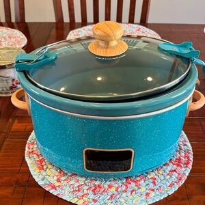 The Pioneer Woman Blue Slow Cooker with Wooden Accents
